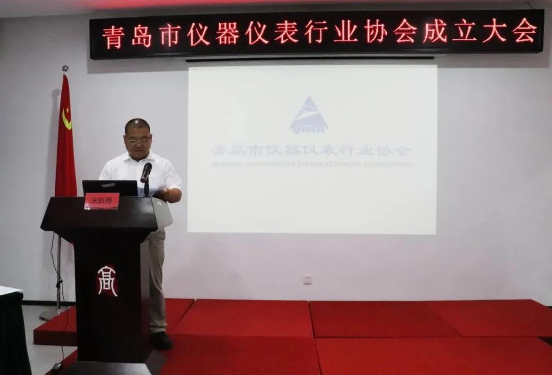 朱新勇先生主持會(huì)議 朱新勇先生主持會(huì)議