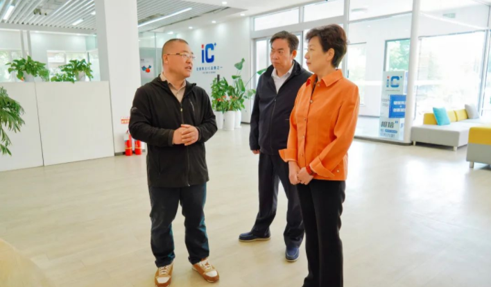 青島市人大常委、工信局、嶗山區(qū)委一行領(lǐng)導(dǎo)赴盛瀚調(diào)研指導(dǎo)