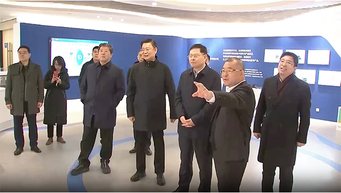 青島市委副書(shū)記、市長(zhǎng)趙豪志調(diào)研青源峰達(dá)太赫茲關(guān)鍵技術(shù)研發(fā)和科技成果轉(zhuǎn)化工作